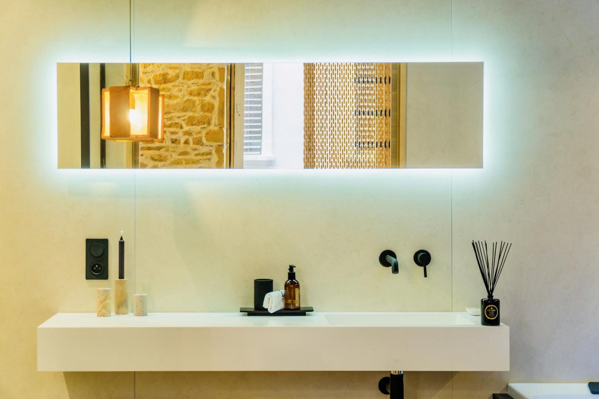 Host Inn Le Lumiere SPA&CINÉMA Lyon Zimmer foto